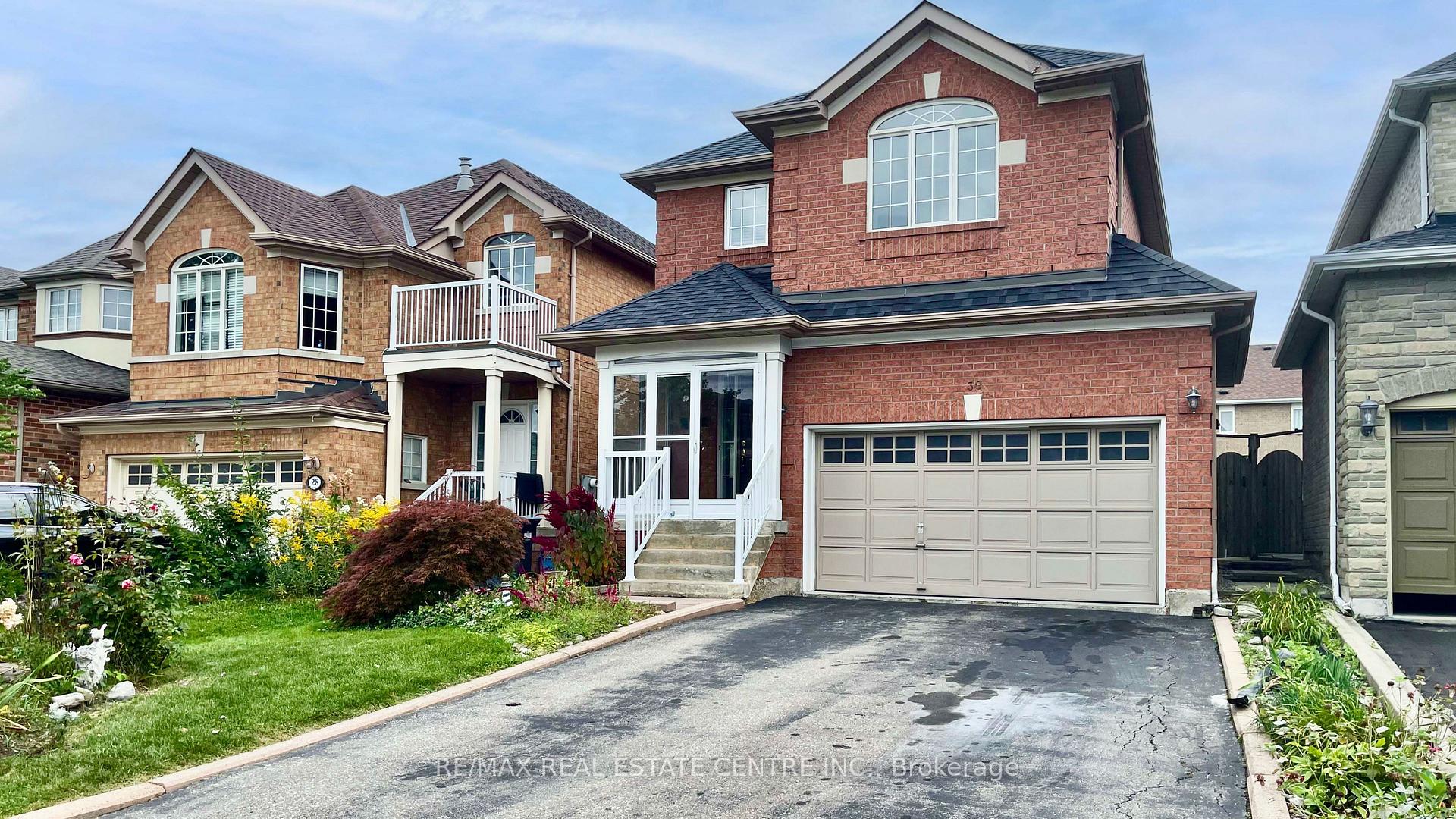 Photo 3 of 30 Culture Crescent, Brampton, Fletcher's Creek Village — HOMEH