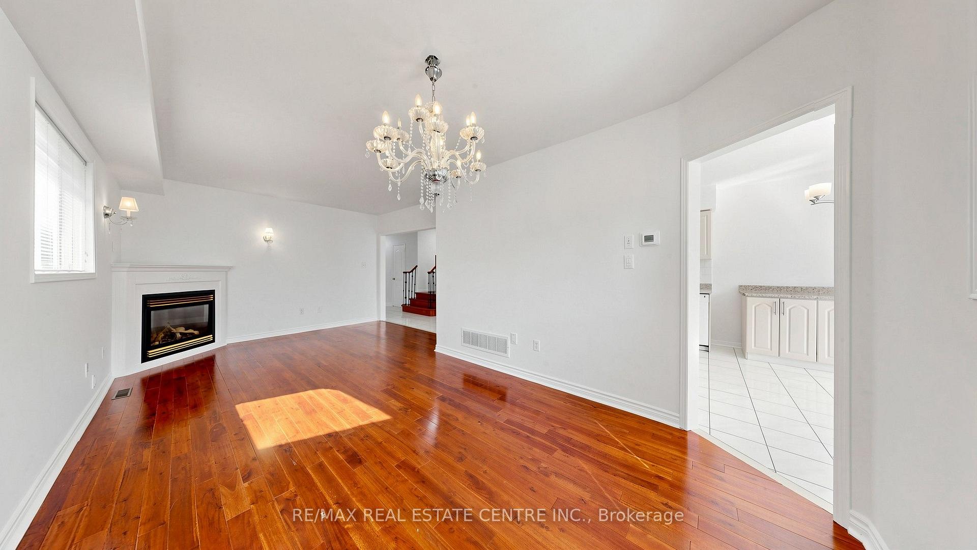Photo 10 of 30 Culture Crescent, Brampton, Fletcher's Creek Village — HOMEH