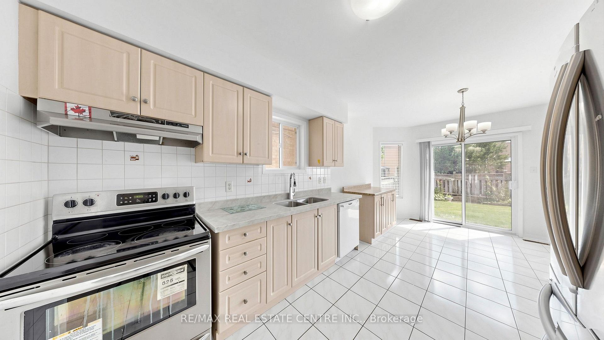 Photo 11 of 30 Culture Crescent, Brampton, Fletcher's Creek Village — HOMEH