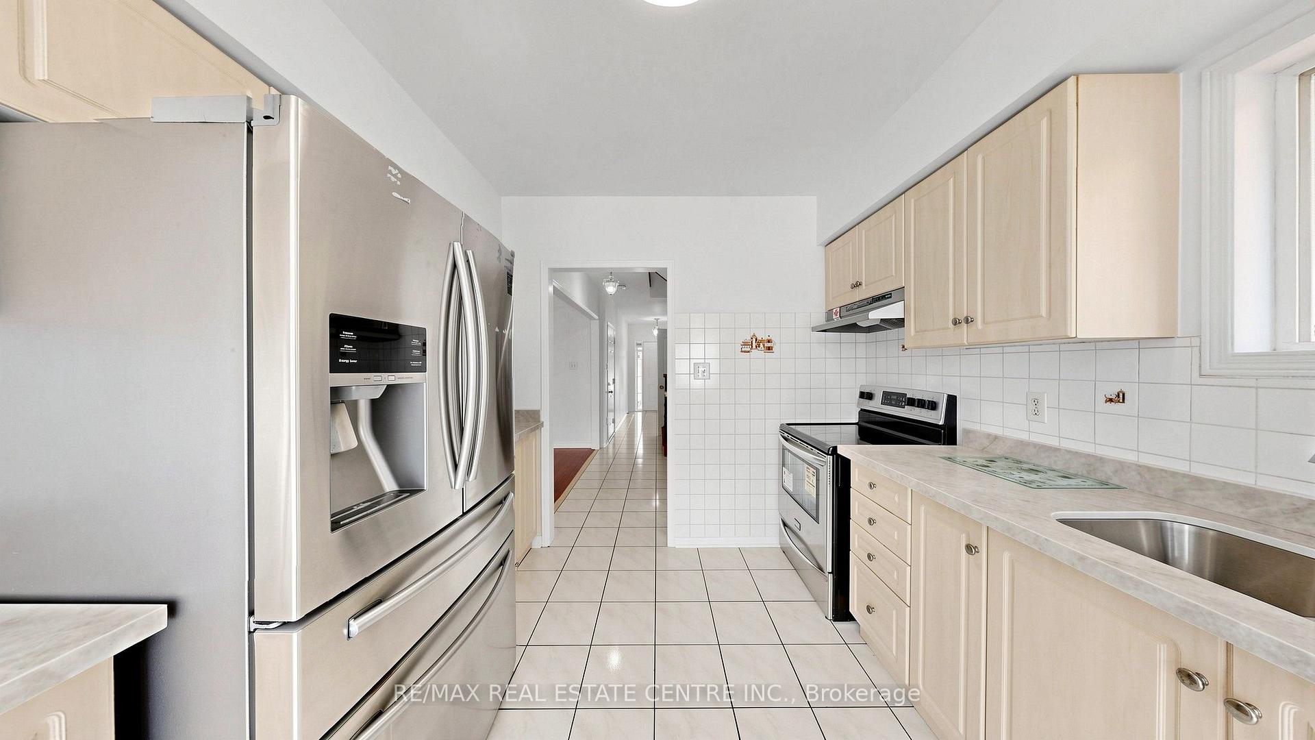 Photo 14 of 30 Culture Crescent, Brampton, Fletcher's Creek Village — HOMEH