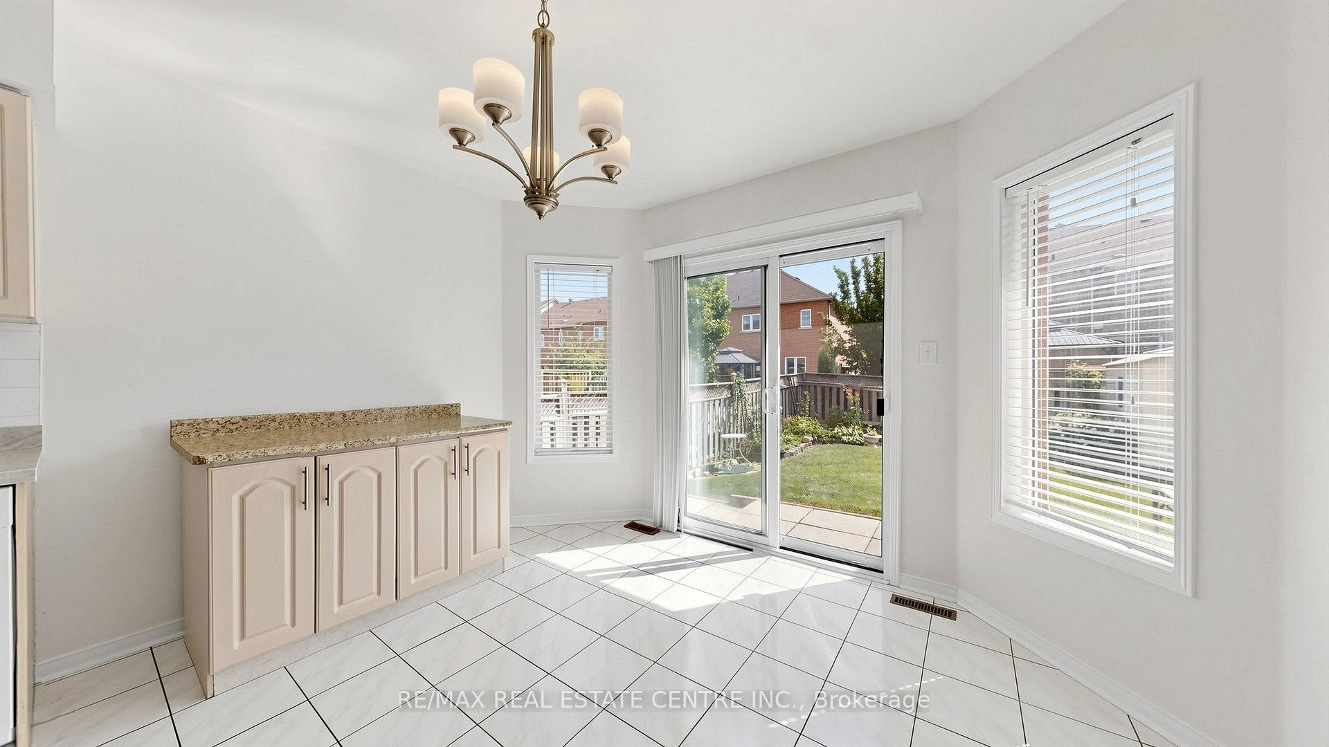 Photo 16 of 30 Culture Crescent, Brampton, Fletcher's Creek Village — HOMEH
