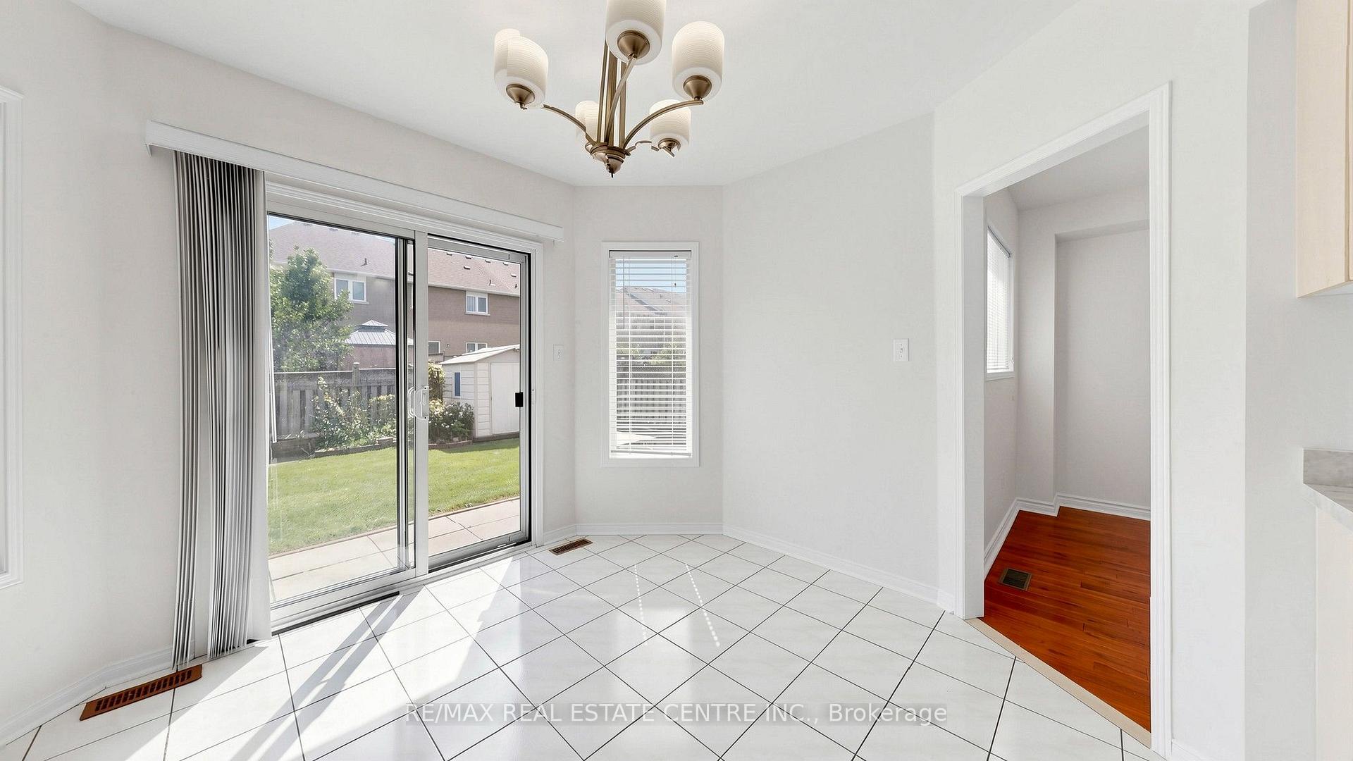 Photo 18 of 30 Culture Crescent, Brampton, Fletcher's Creek Village — HOMEH