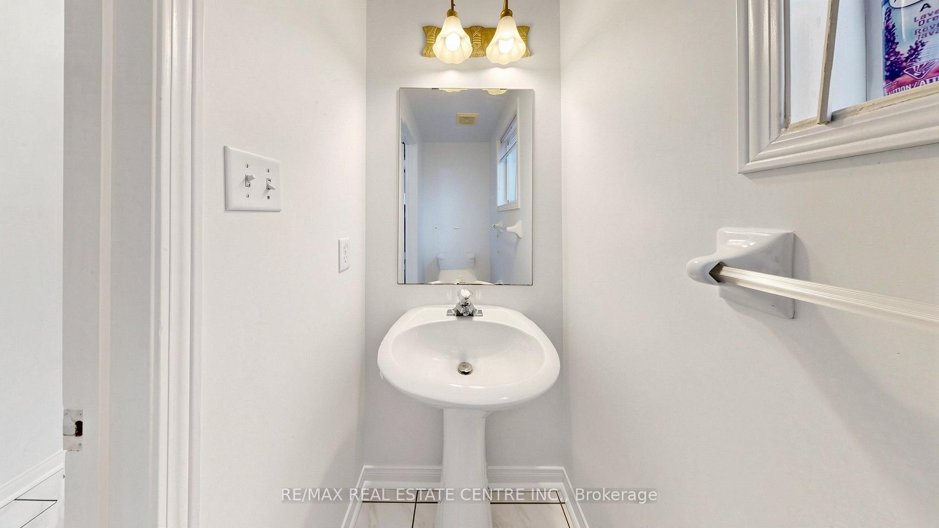 Photo 19 of 30 Culture Crescent, Brampton, Fletcher's Creek Village — HOMEH