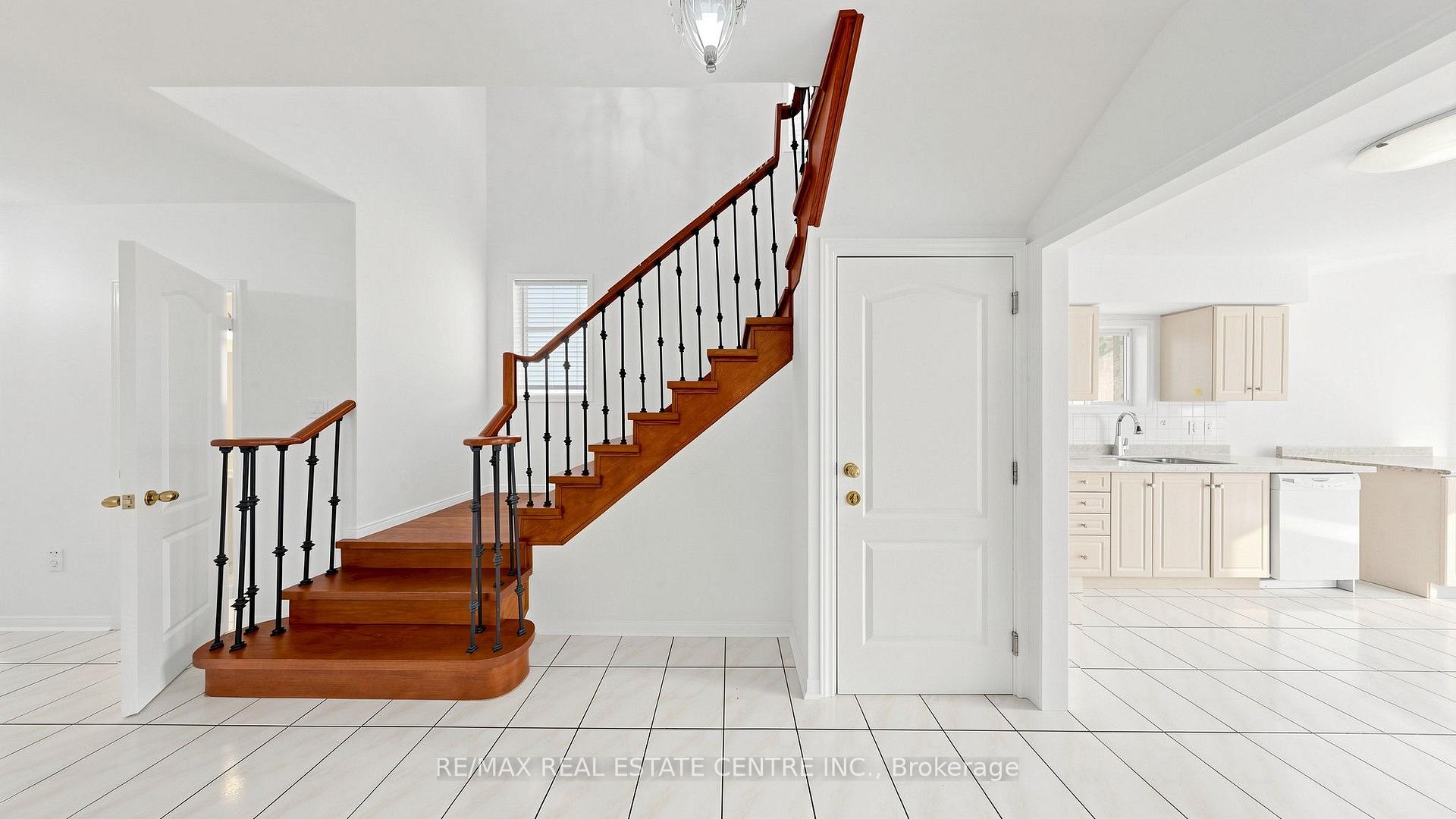 Photo 20 of 30 Culture Crescent, Brampton, Fletcher's Creek Village — HOMEH
