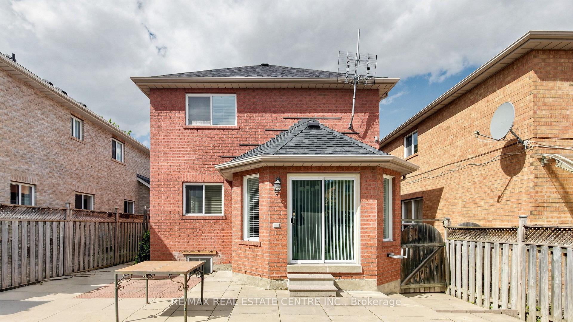 Photo 43 of 30 Culture Crescent, Brampton, Fletcher's Creek Village — HOMEH