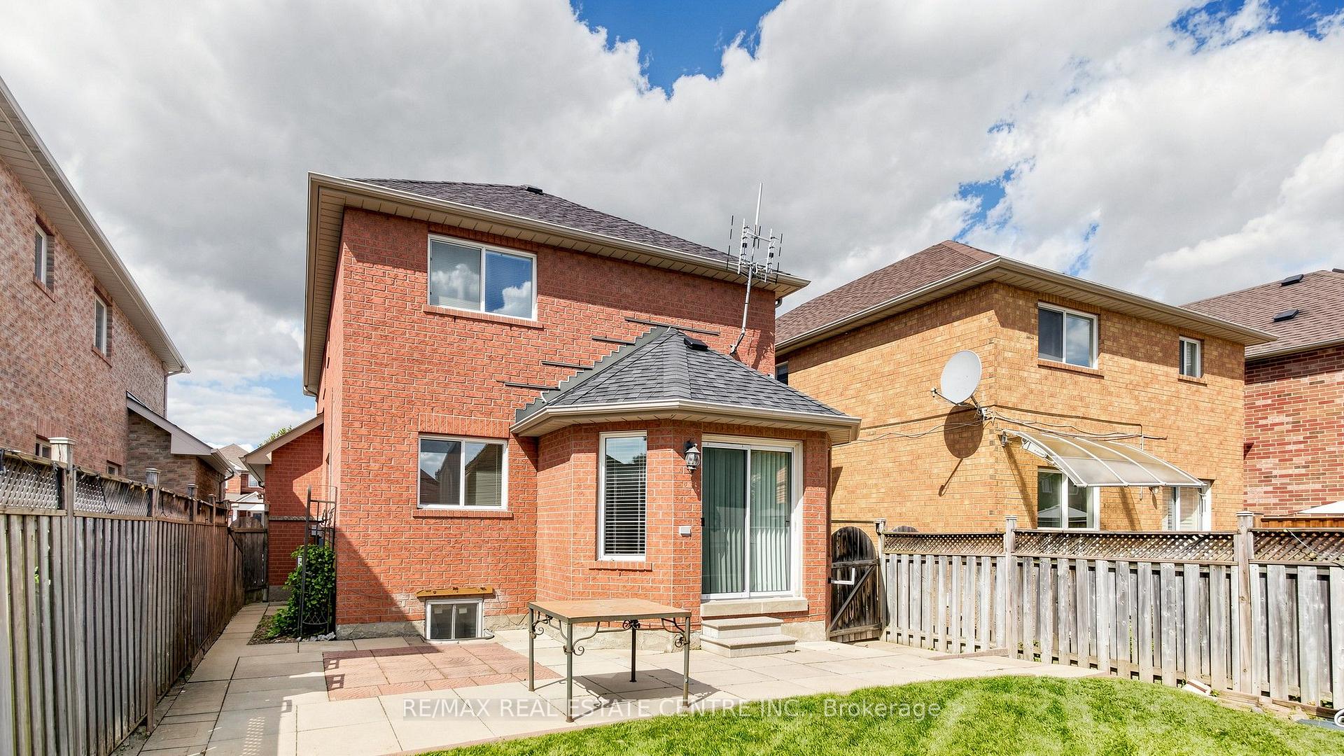 Photo 44 of 30 Culture Crescent, Brampton, Fletcher's Creek Village — HOMEH