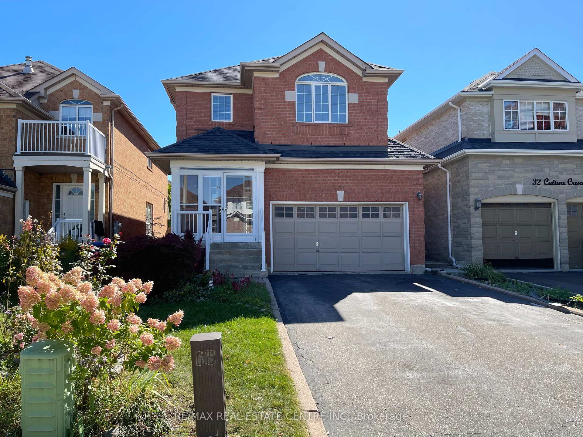 Photo 4 of 30 Culture Crescent, Brampton, Fletcher's Creek Village — HOMEH