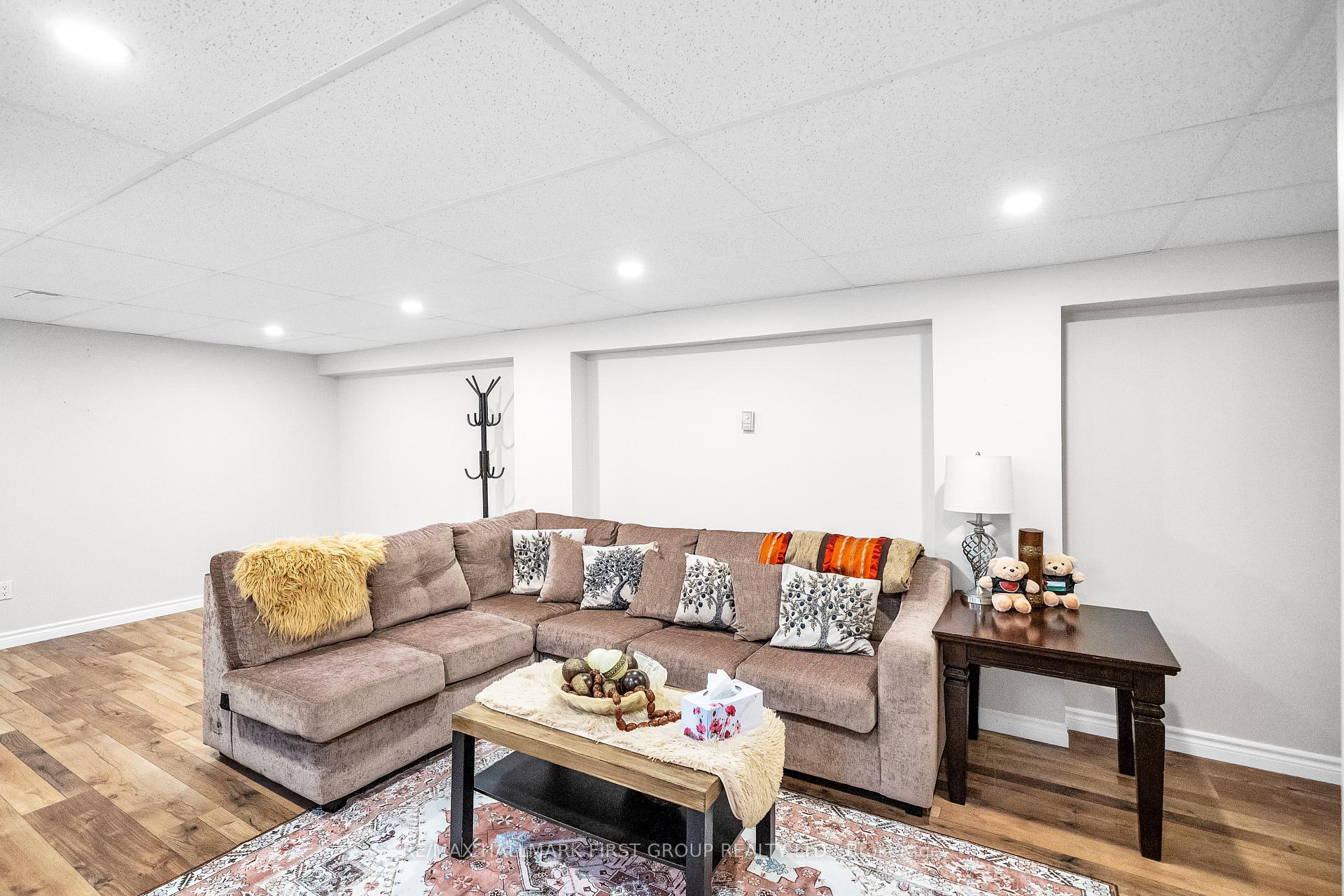 Photo 2 of 487 Cunningham Avenue, Oshawa, McLaughlin — HOMEH