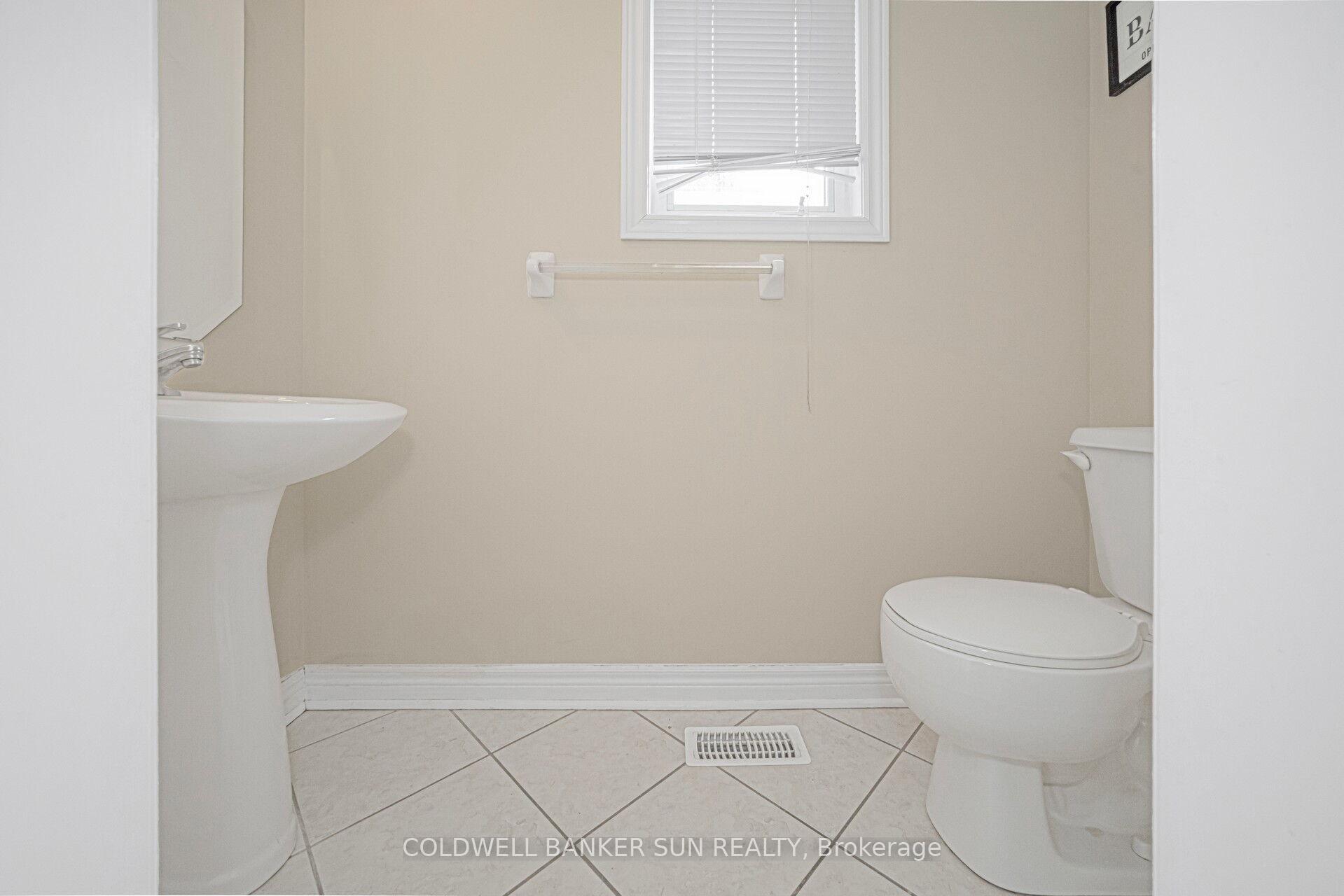 Photo 4 of 146 Crystalview Crescent, Brampton, Bram East — HOMEH