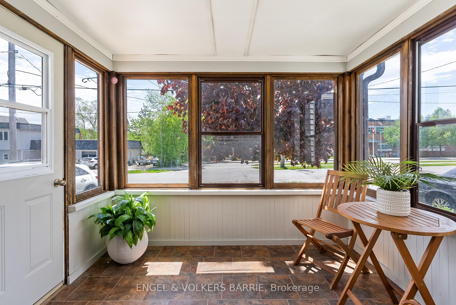 Photo 4 of 8 George Street N, Orillia — HOMEH