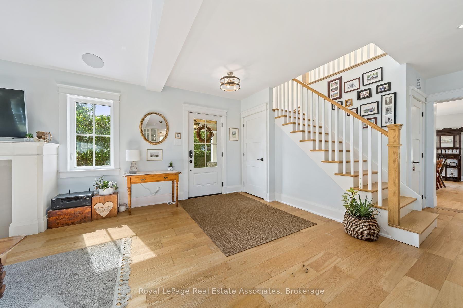 Photo 5 of 16 Wildwood Road, Halton Hills, Glen Williams — HOMEH