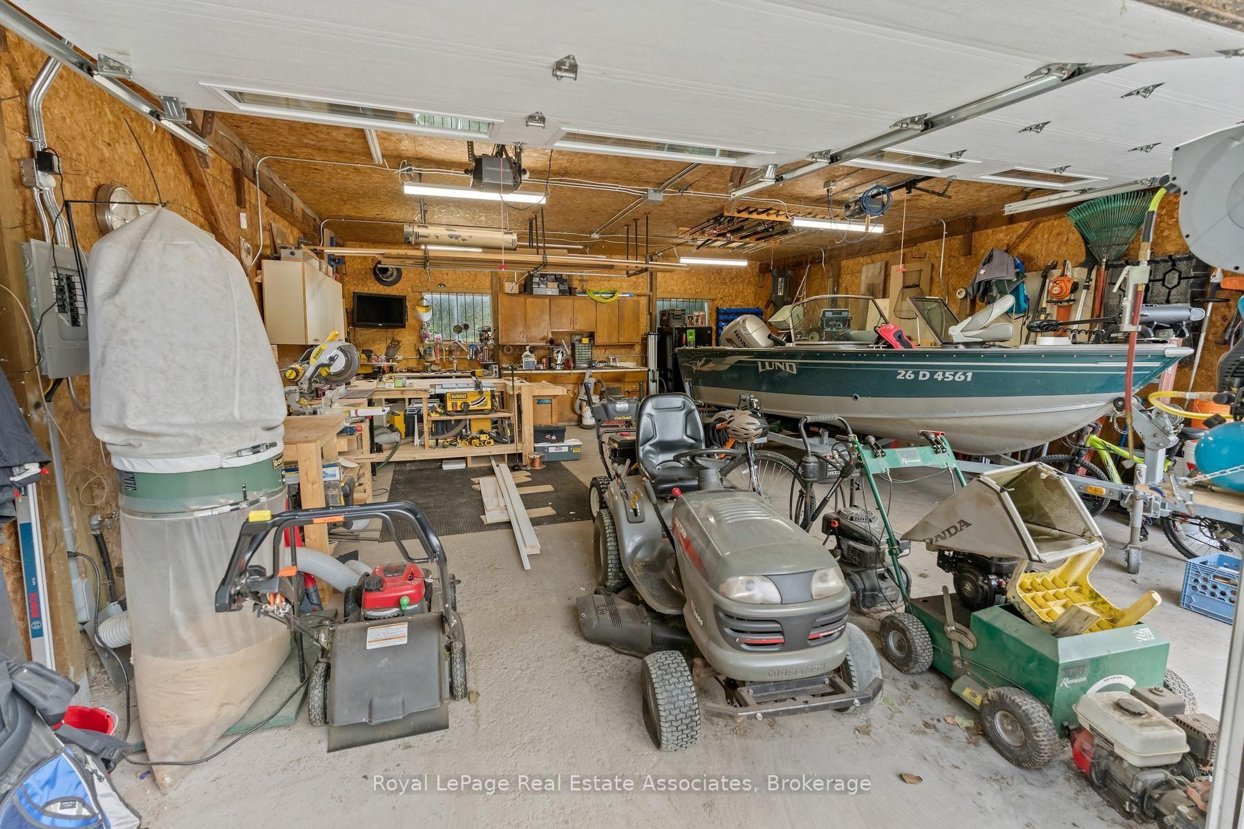 Photo 47 of 16 Wildwood Road, Halton Hills, Glen Williams — HOMEH