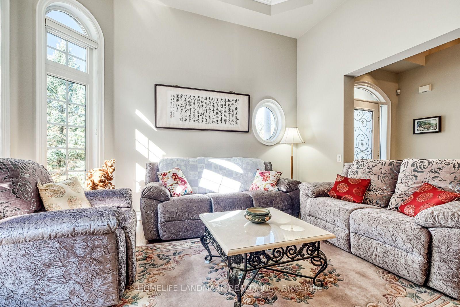 Photo 7 of 153 Britton Trail, Aurora, Aurora Estates — HOMEH