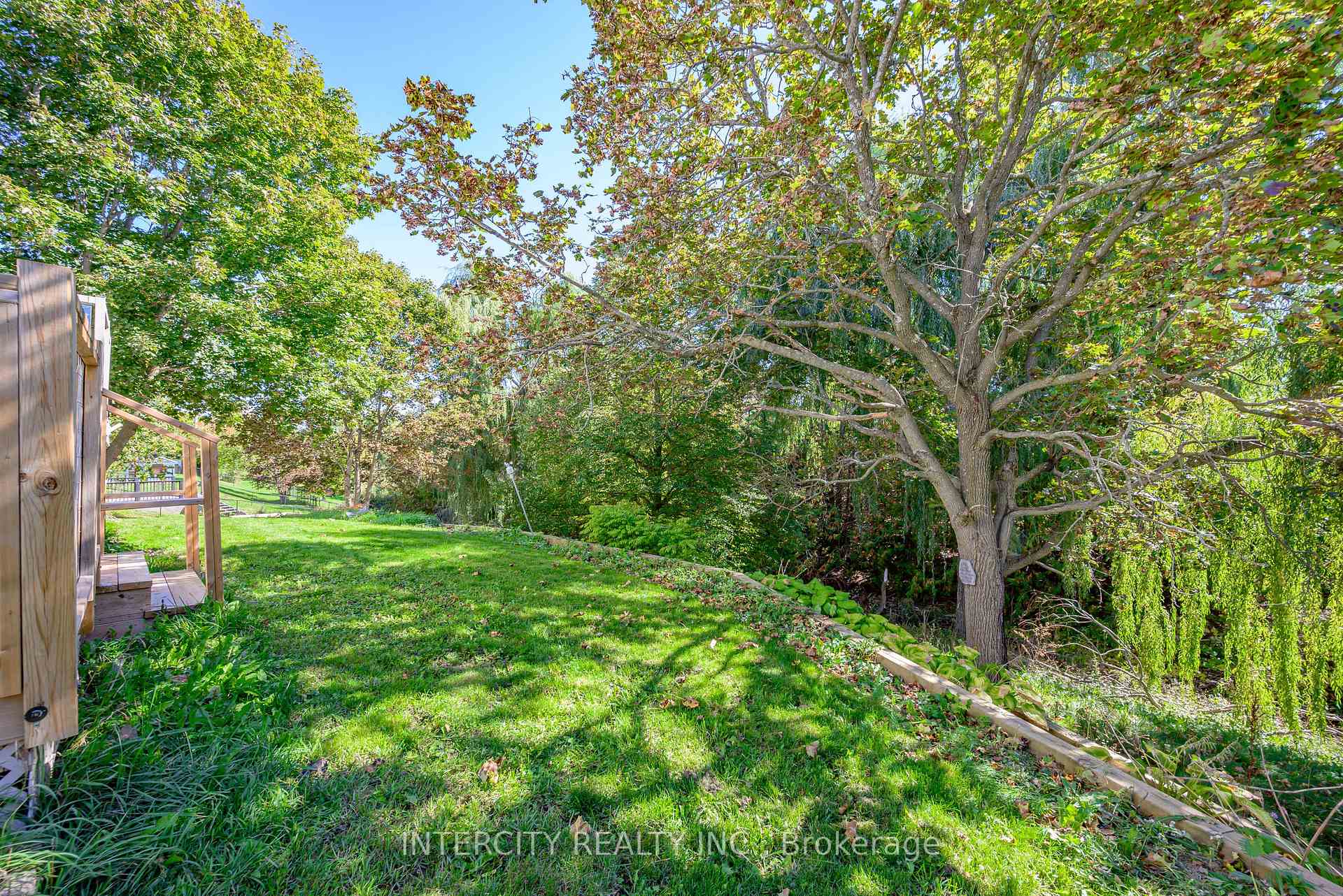 Photo 3 of 48 Champlain Boulevard, Kawartha Lakes, Lindsay — HOMEH