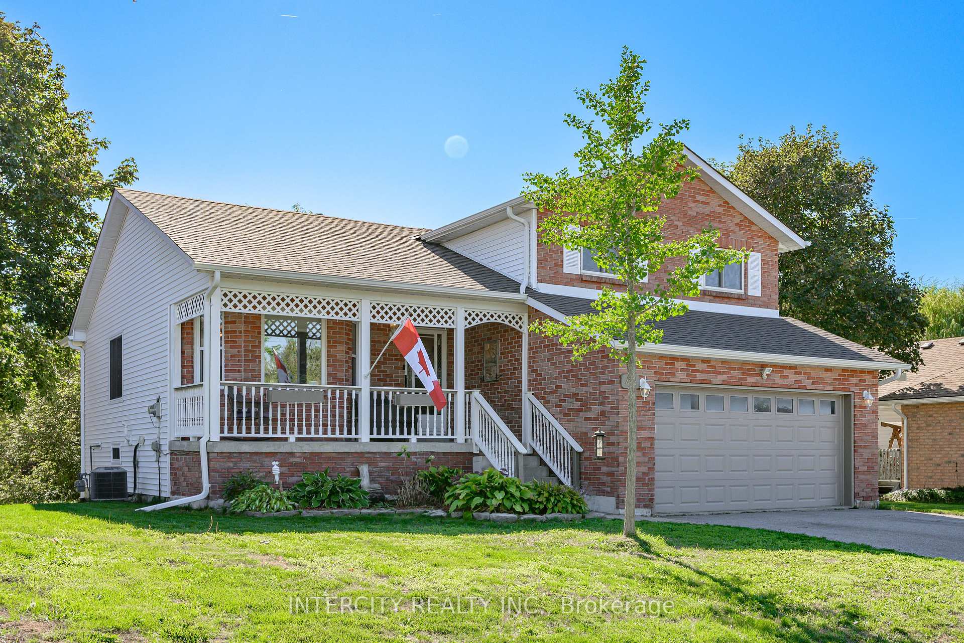 Photo 9 of 48 Champlain Boulevard, Kawartha Lakes, Lindsay — HOMEH