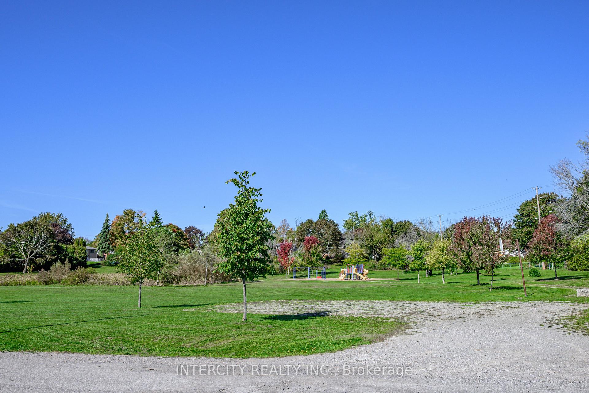 Photo 13 of 48 Champlain Boulevard, Kawartha Lakes, Lindsay — HOMEH