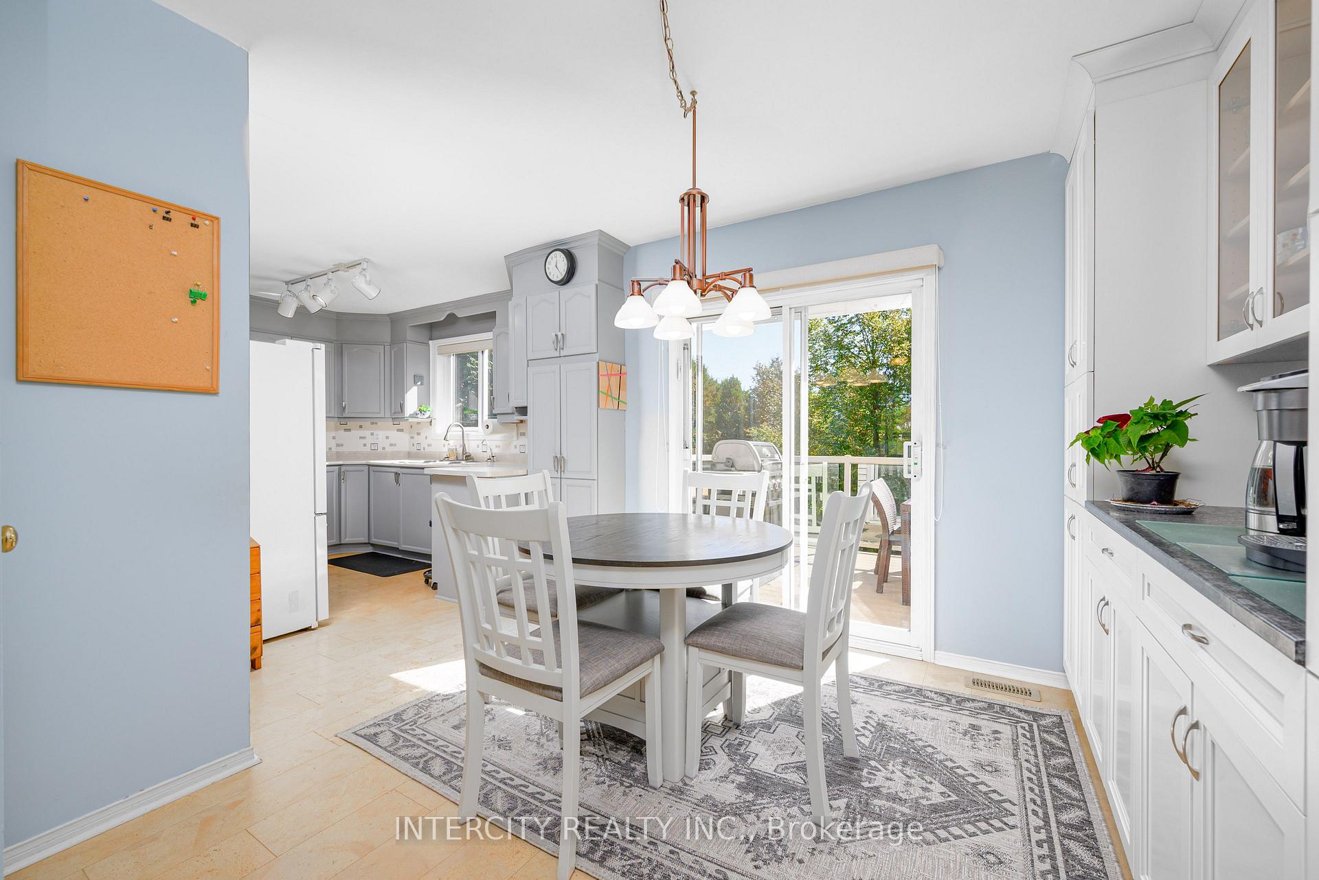 Photo 25 of 48 Champlain Boulevard, Kawartha Lakes, Lindsay — HOMEH