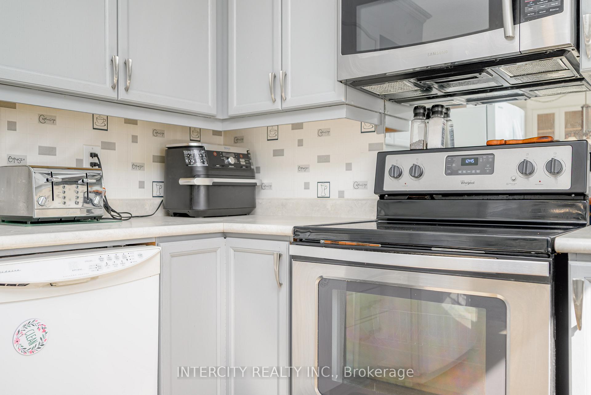 Photo 65 of 48 Champlain Boulevard, Kawartha Lakes, Lindsay — HOMEH