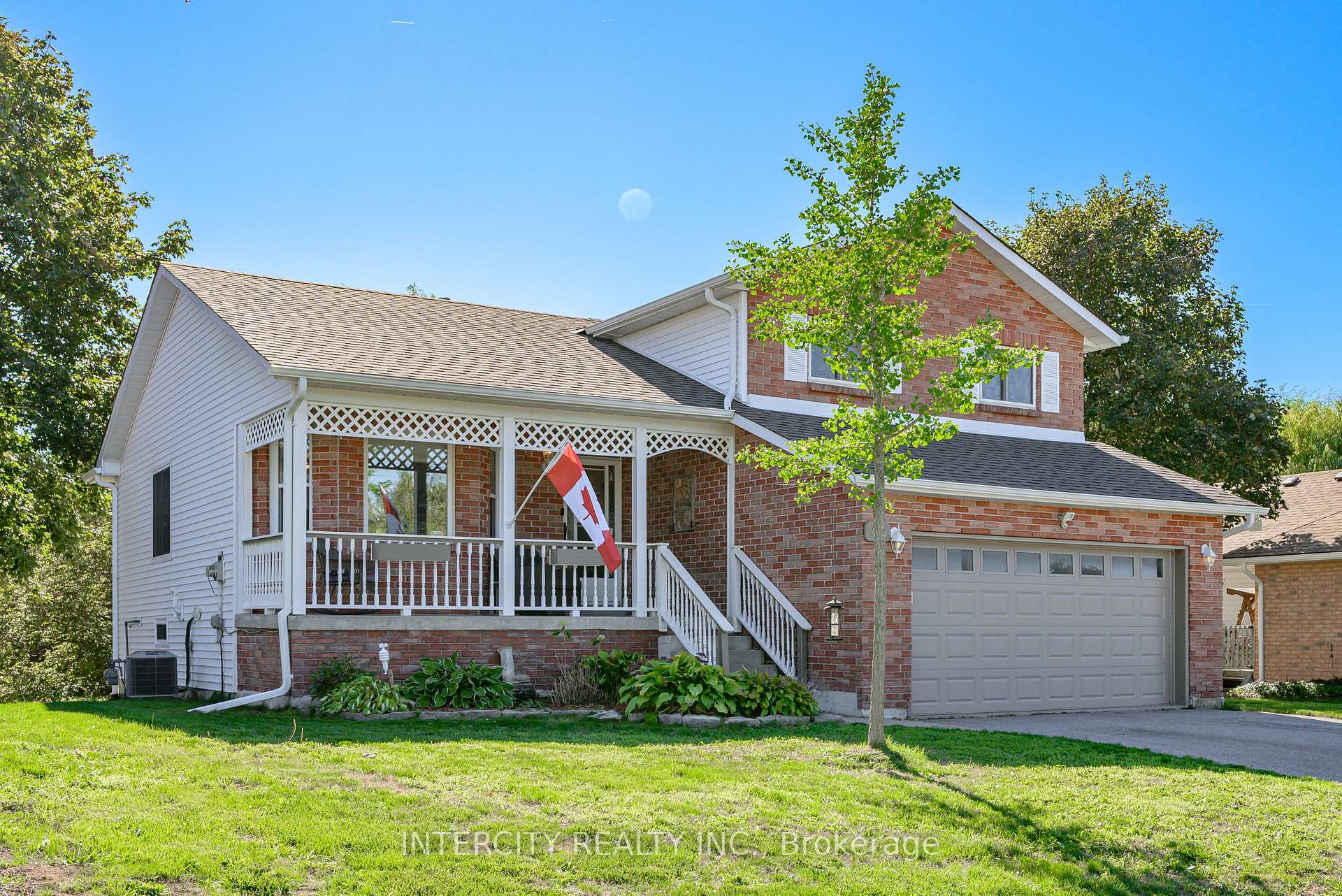 Photo 8 of 48 Champlain Boulevard, Kawartha Lakes, Lindsay — HOMEH