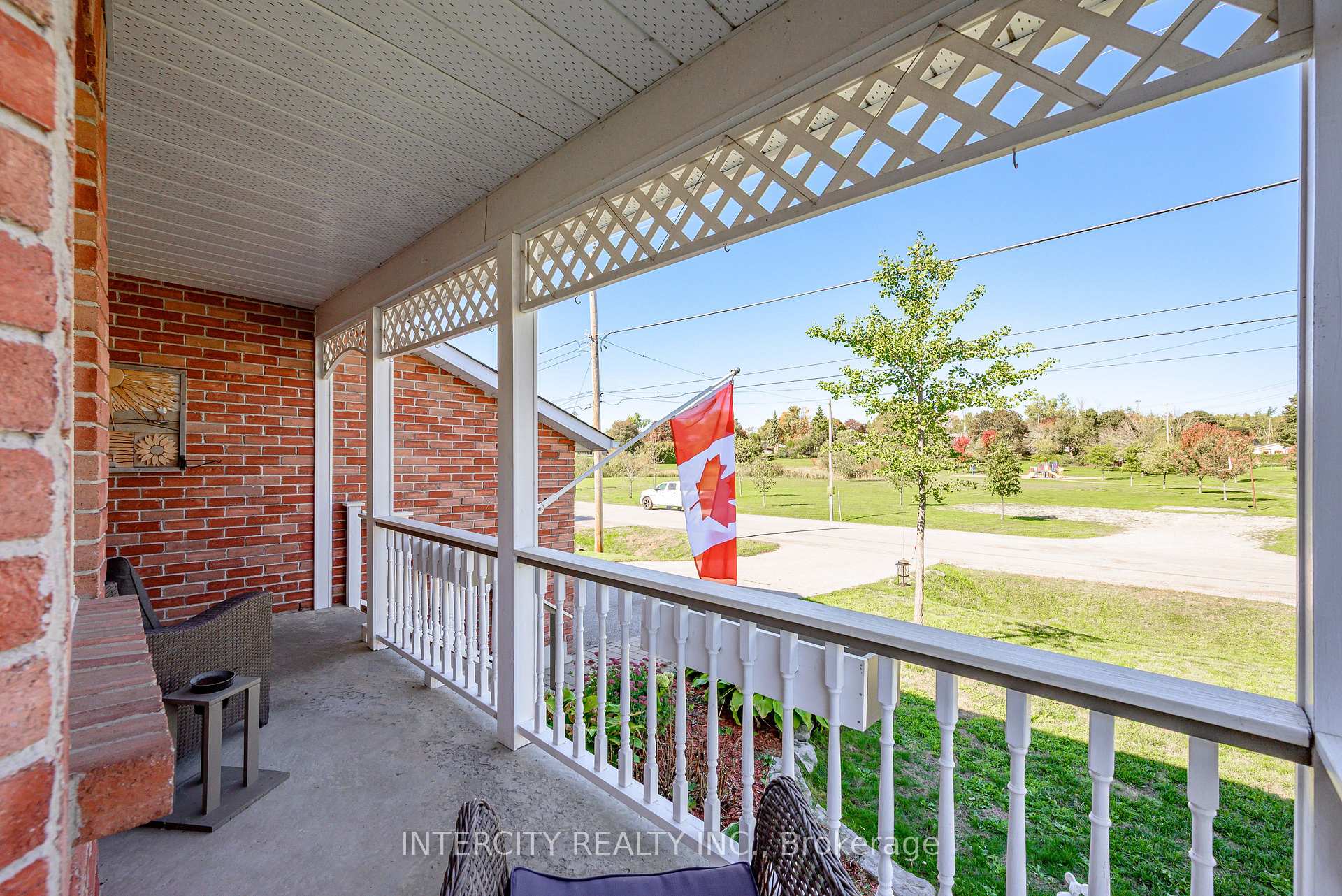 Photo 10 of 48 Champlain Boulevard, Kawartha Lakes, Lindsay — HOMEH
