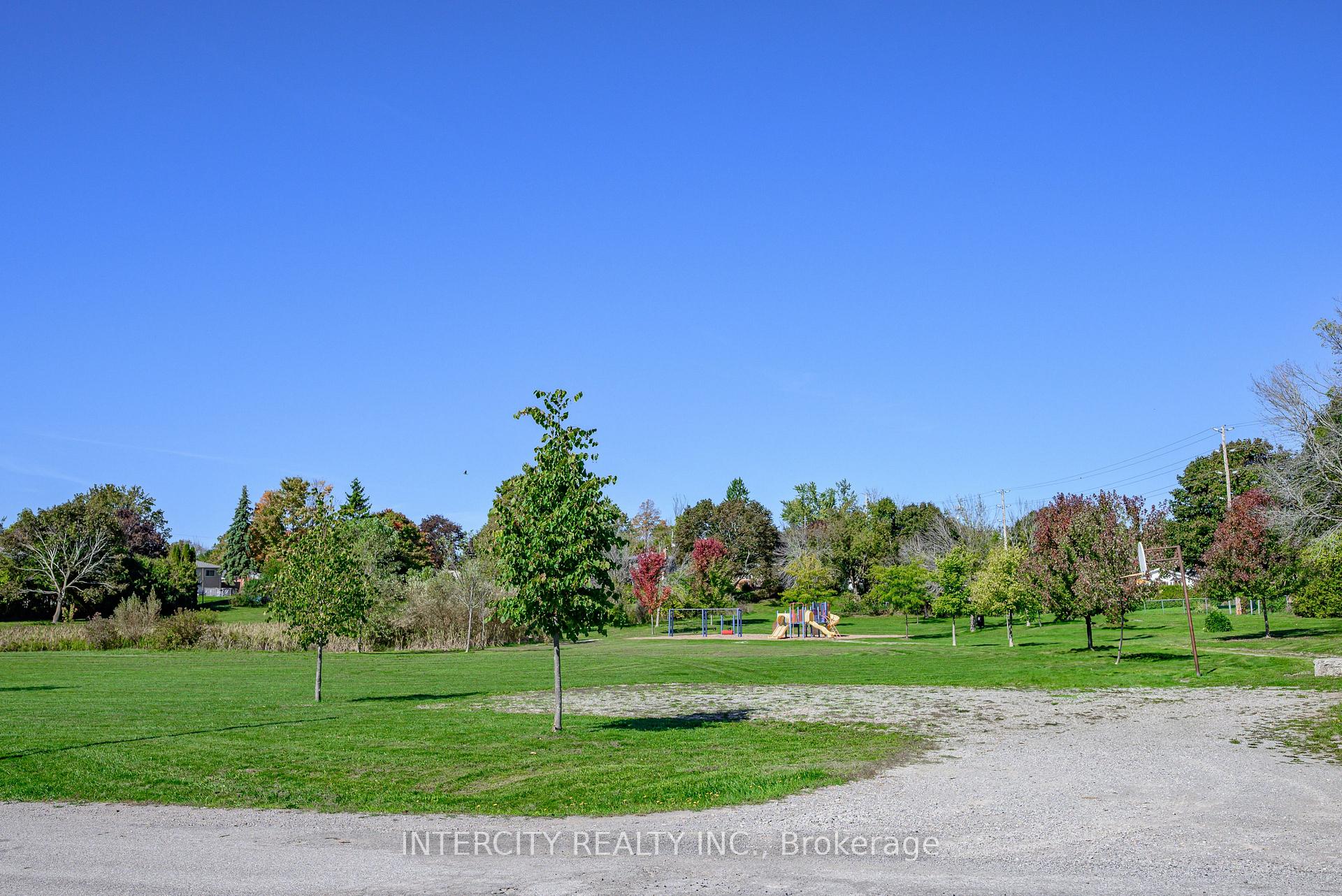 Photo 12 of 48 Champlain Boulevard, Kawartha Lakes, Lindsay — HOMEH