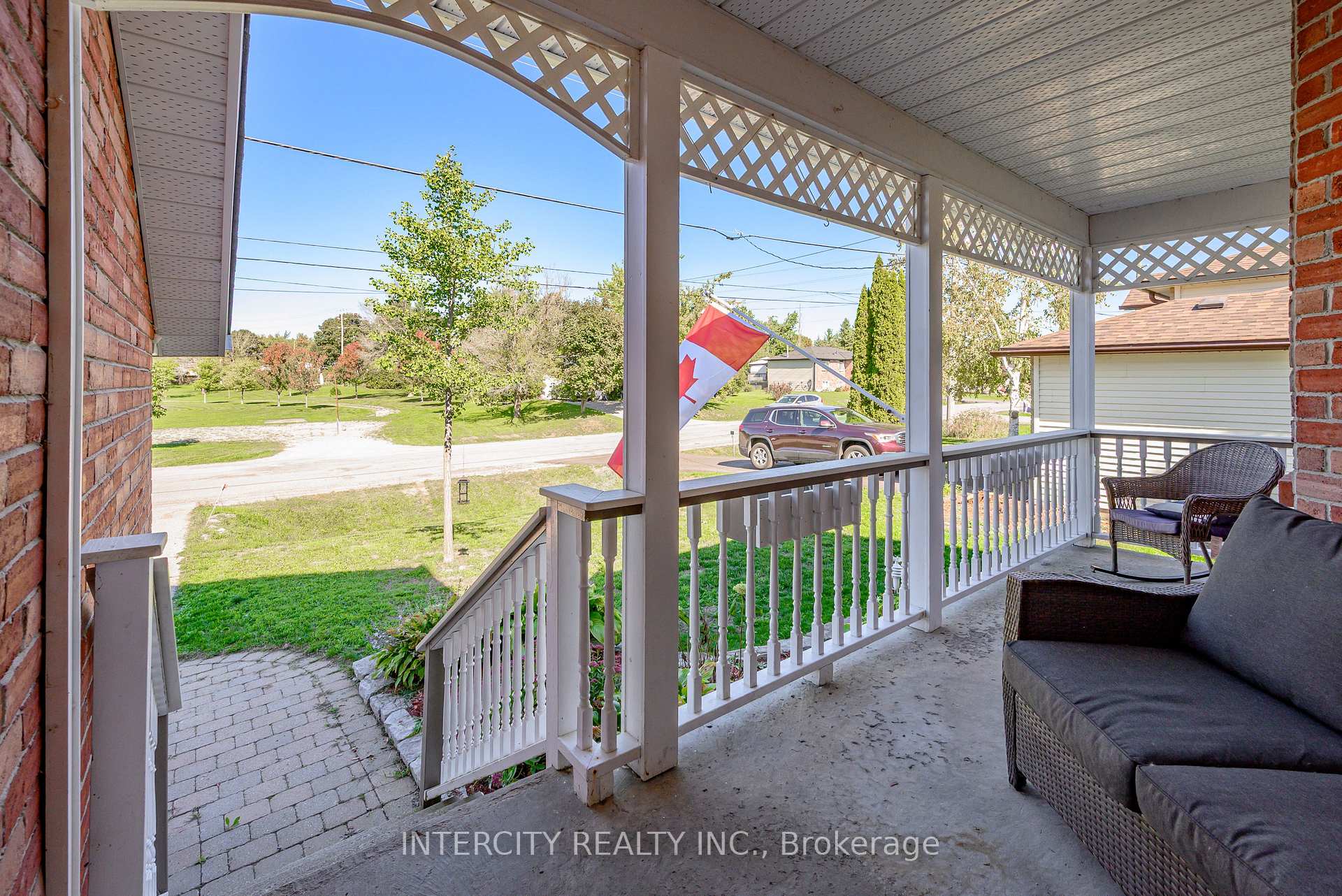 Photo 14 of 48 Champlain Boulevard, Kawartha Lakes, Lindsay — HOMEH
