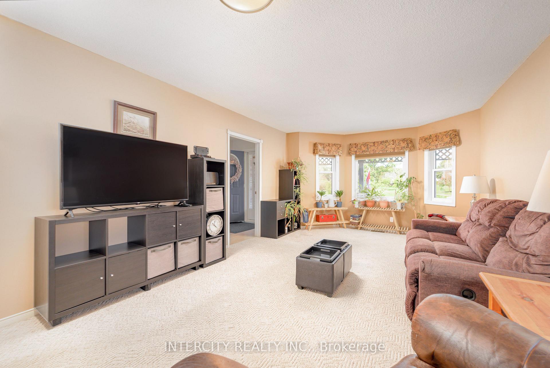 Photo 24 of 48 Champlain Boulevard, Kawartha Lakes, Lindsay — HOMEH