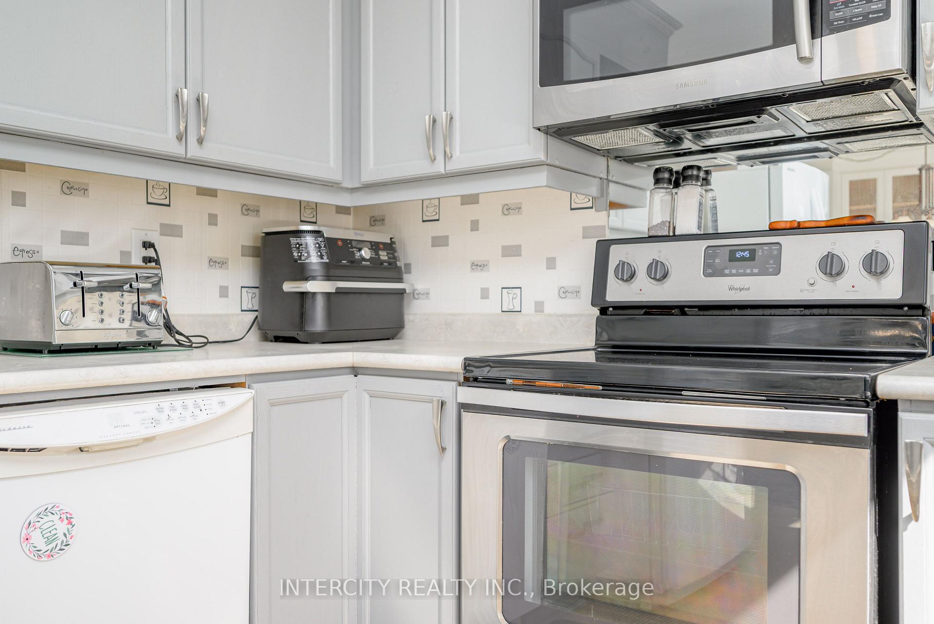 Photo 34 of 48 Champlain Boulevard, Kawartha Lakes, Lindsay — HOMEH