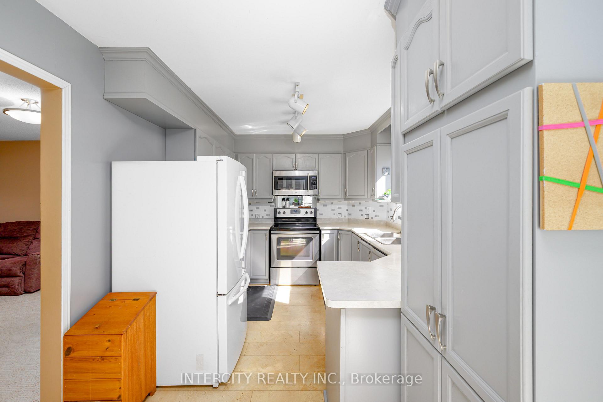 Photo 32 of 48 Champlain Boulevard, Kawartha Lakes, Lindsay — HOMEH