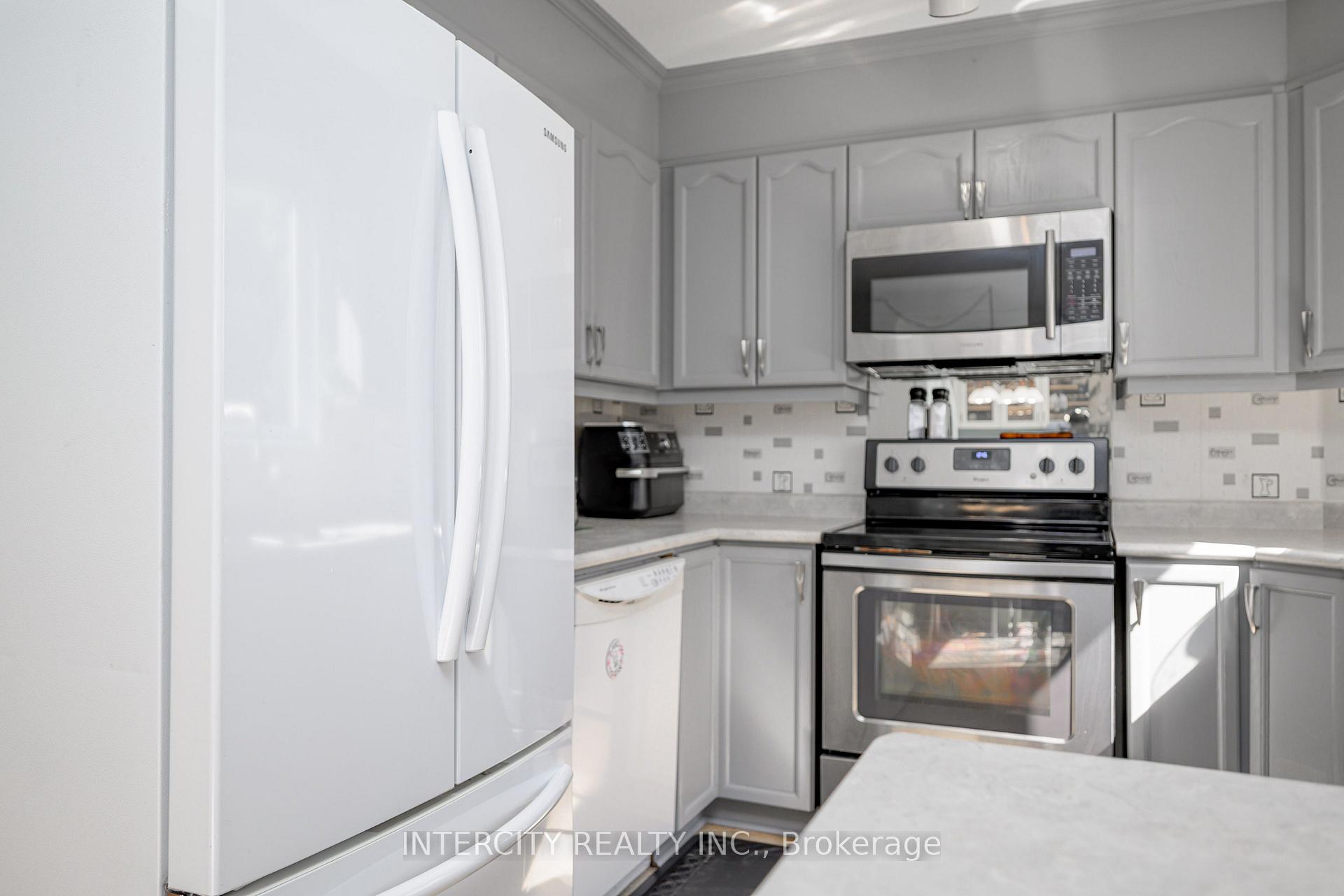Photo 40 of 48 Champlain Boulevard, Kawartha Lakes, Lindsay — HOMEH