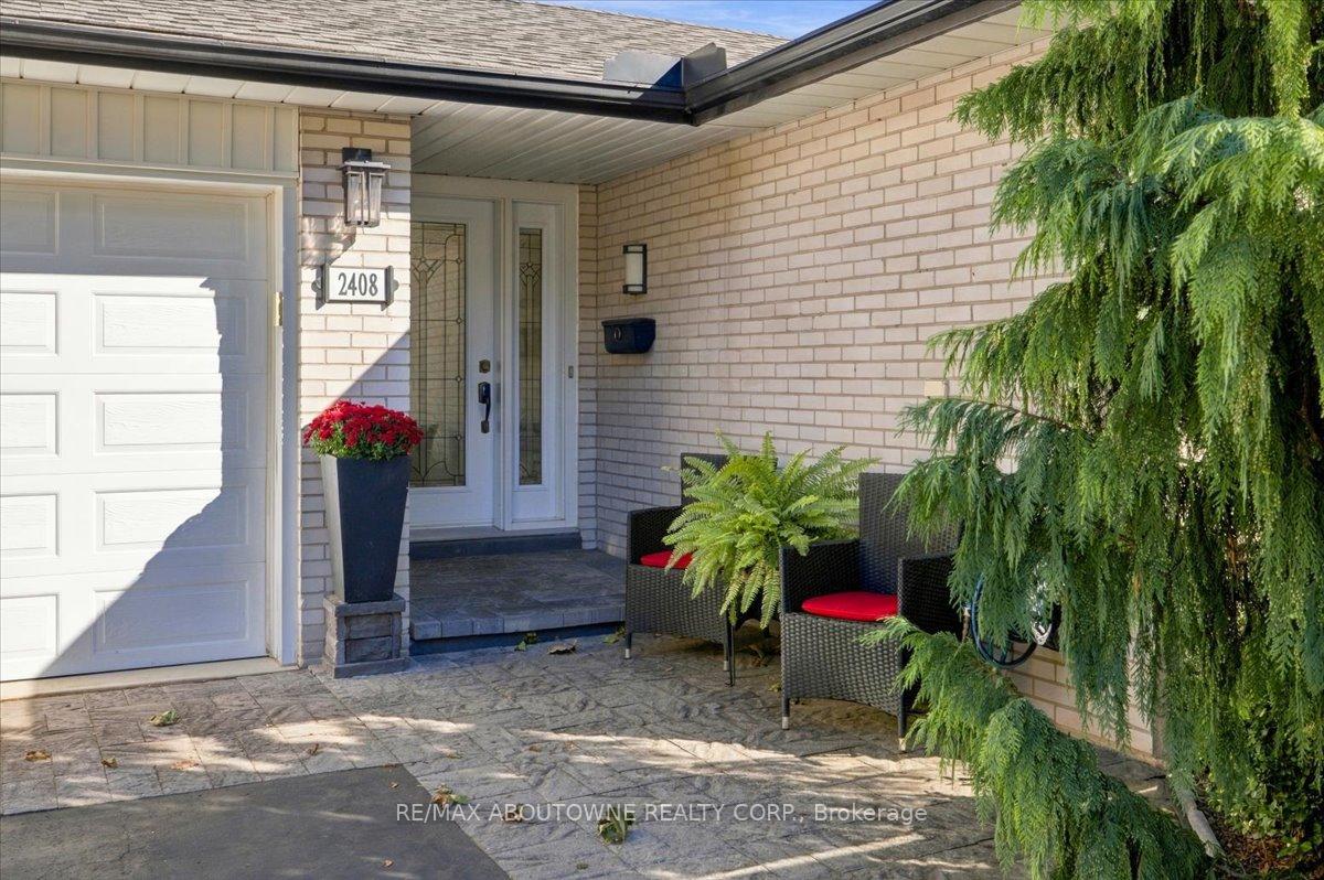 Photo 4 of 2408 Hereford Crescent, Burlington, Mountainside — HOMEH