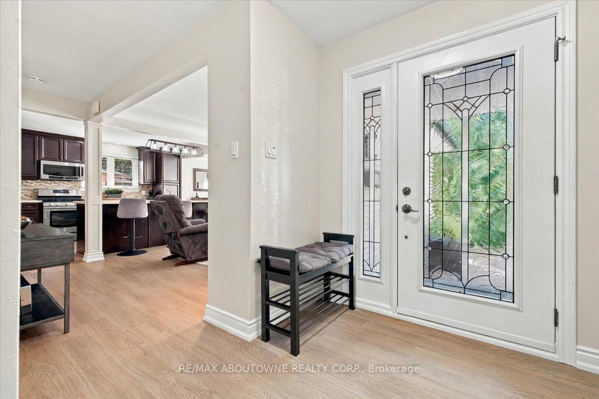 Photo 5 of 2408 Hereford Crescent, Burlington, Mountainside — HOMEH