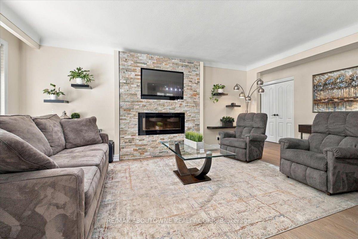 Photo 7 of 2408 Hereford Crescent, Burlington, Mountainside — HOMEH