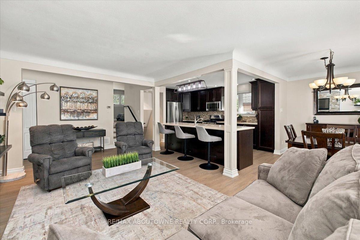 Photo 8 of 2408 Hereford Crescent, Burlington, Mountainside — HOMEH