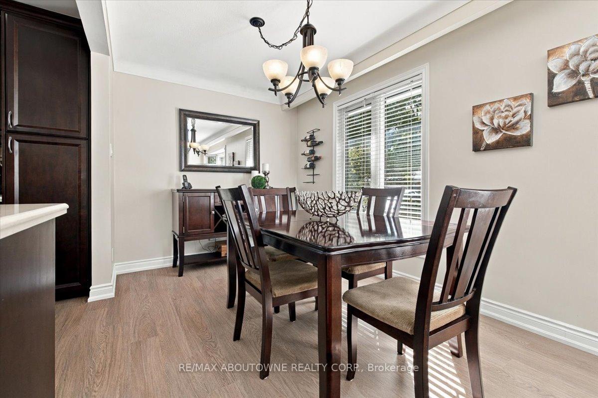 Photo 9 of 2408 Hereford Crescent, Burlington, Mountainside — HOMEH