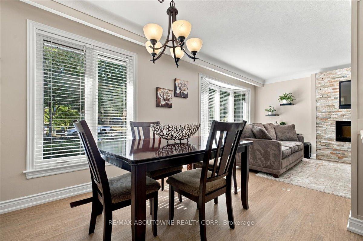 Photo 10 of 2408 Hereford Crescent, Burlington, Mountainside — HOMEH