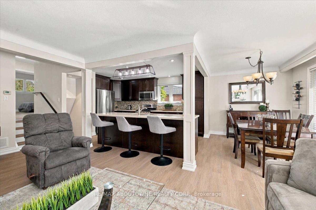 Photo 11 of 2408 Hereford Crescent, Burlington, Mountainside — HOMEH