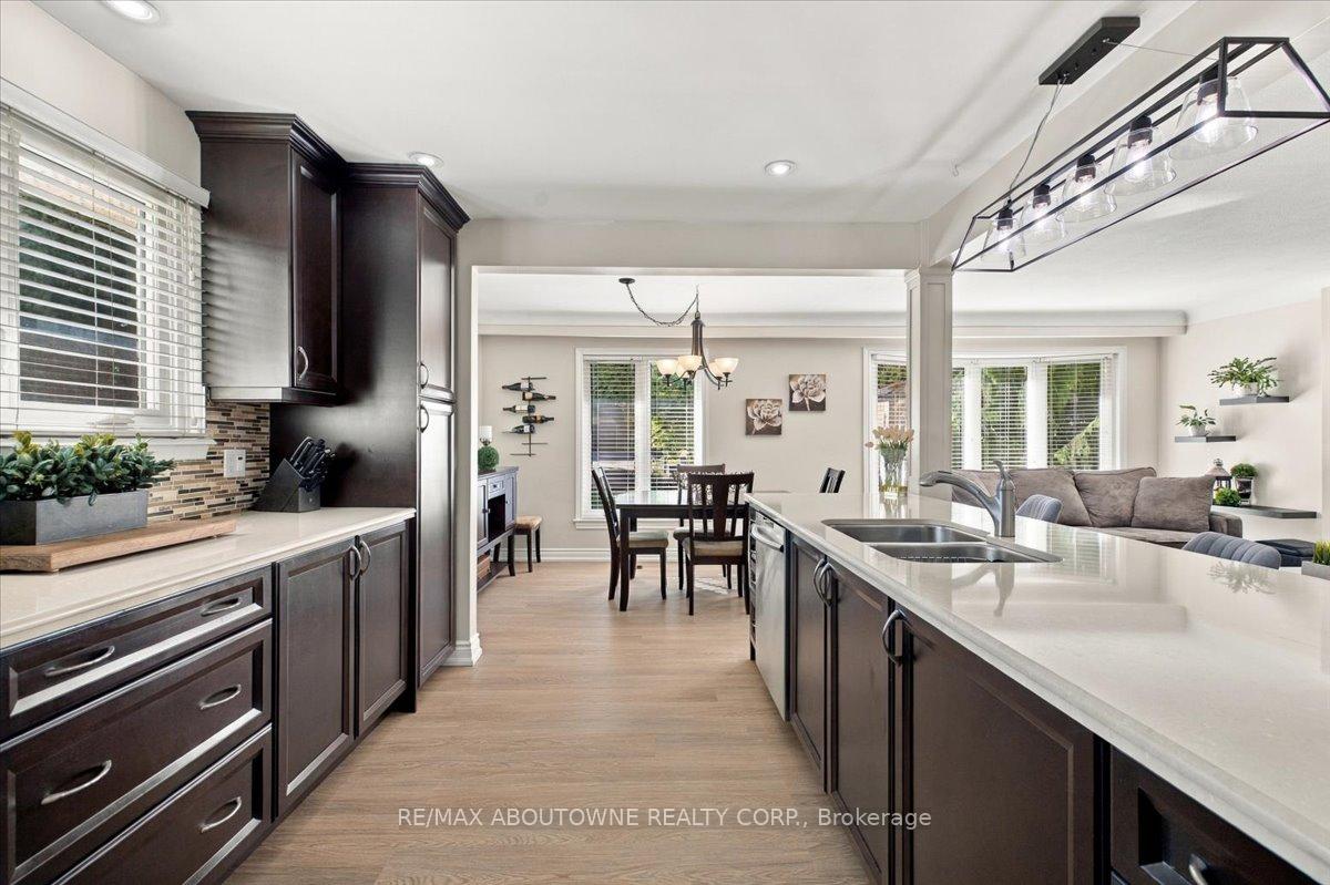 Photo 13 of 2408 Hereford Crescent, Burlington, Mountainside — HOMEH