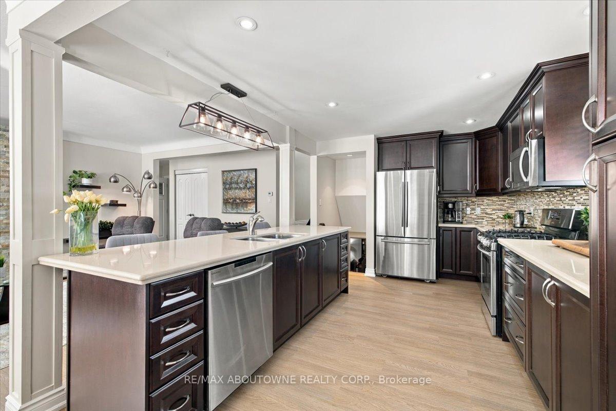 Photo 14 of 2408 Hereford Crescent, Burlington, Mountainside — HOMEH