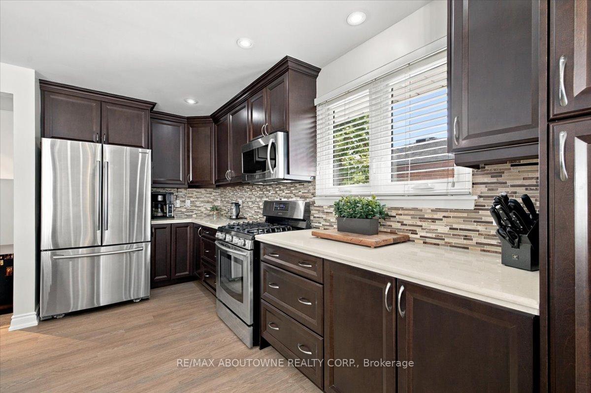 Photo 15 of 2408 Hereford Crescent, Burlington, Mountainside — HOMEH