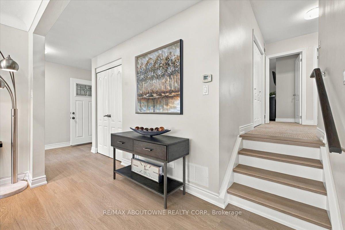 Photo 16 of 2408 Hereford Crescent, Burlington, Mountainside — HOMEH