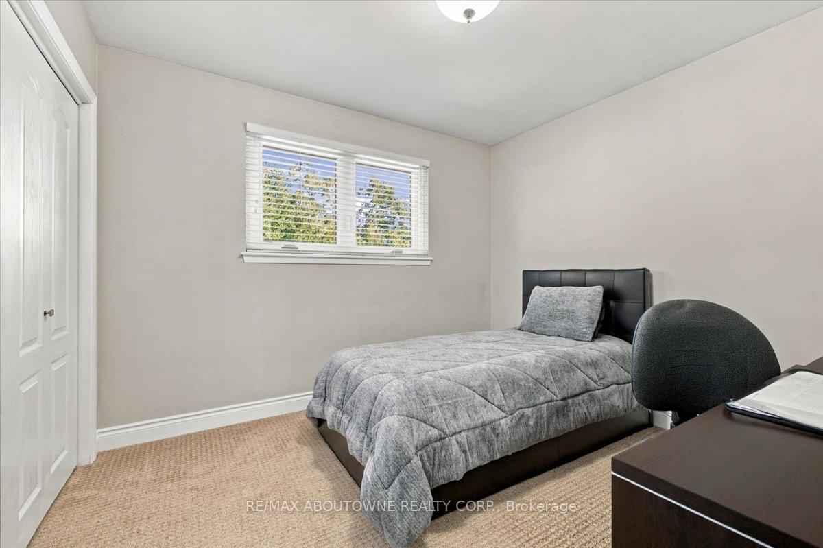 Photo 21 of 2408 Hereford Crescent, Burlington, Mountainside — HOMEH