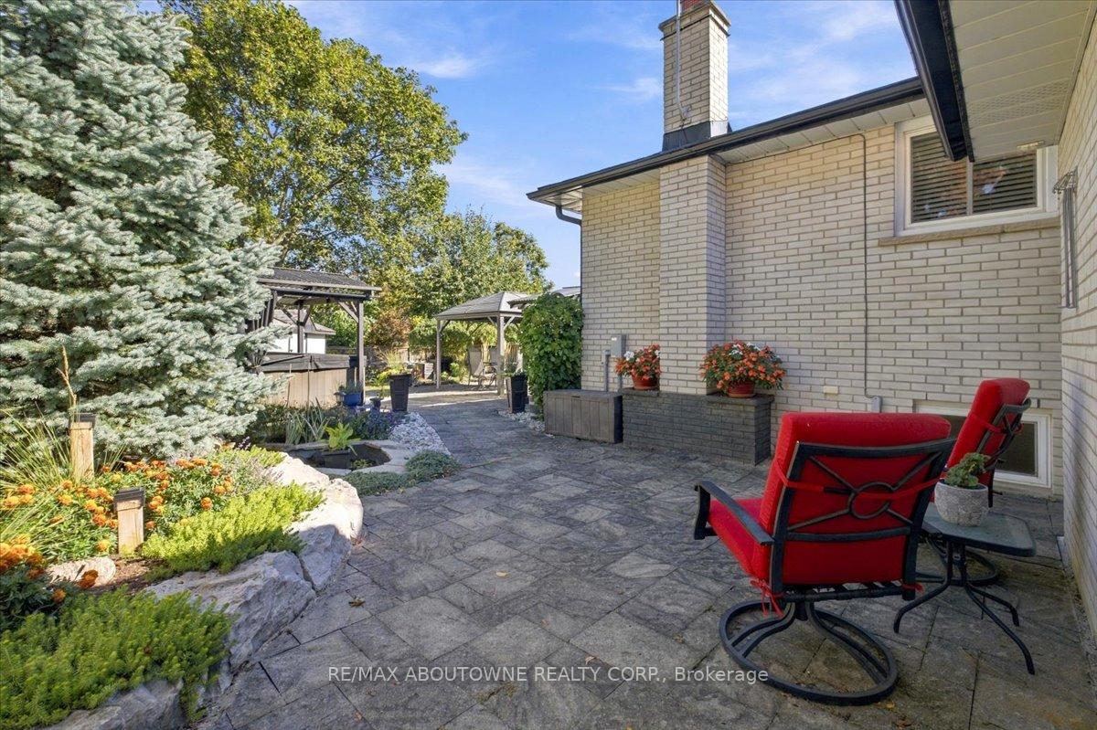 Photo 32 of 2408 Hereford Crescent, Burlington, Mountainside — HOMEH