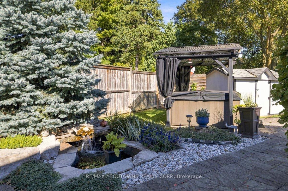 Photo 34 of 2408 Hereford Crescent, Burlington, Mountainside — HOMEH