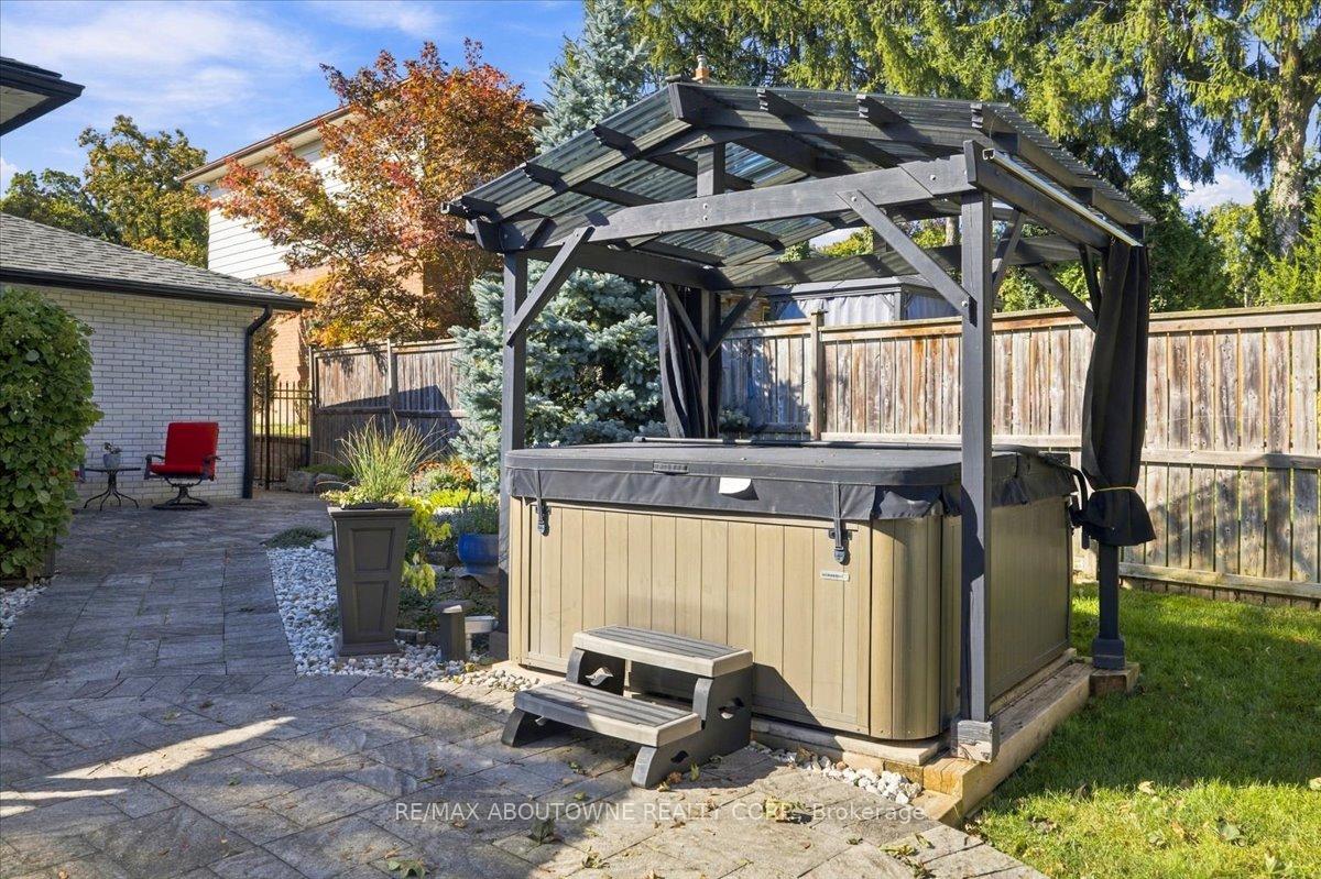Photo 40 of 2408 Hereford Crescent, Burlington, Mountainside — HOMEH