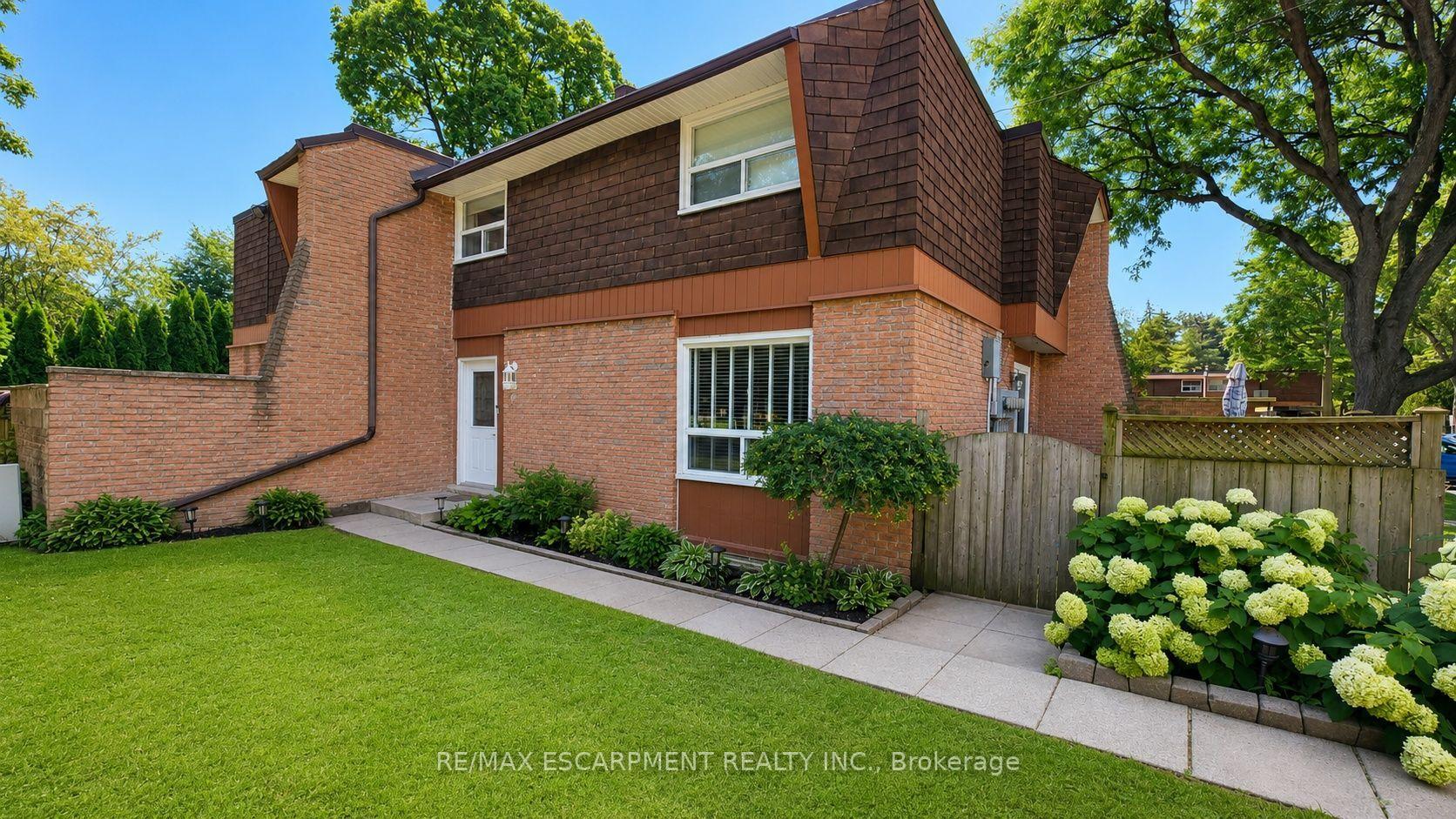 Photo 2 of Unit 4, 661 Francis Road, Burlington, LaSalle — HOMEH