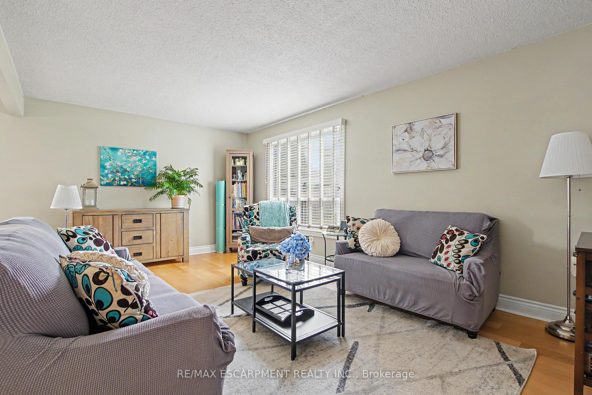 Photo 4 of Unit 4, 661 Francis Road, Burlington, LaSalle — HOMEH