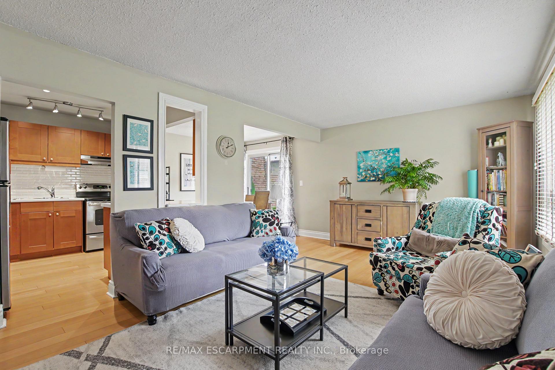 Photo 5 of Unit 4, 661 Francis Road, Burlington, LaSalle — HOMEH