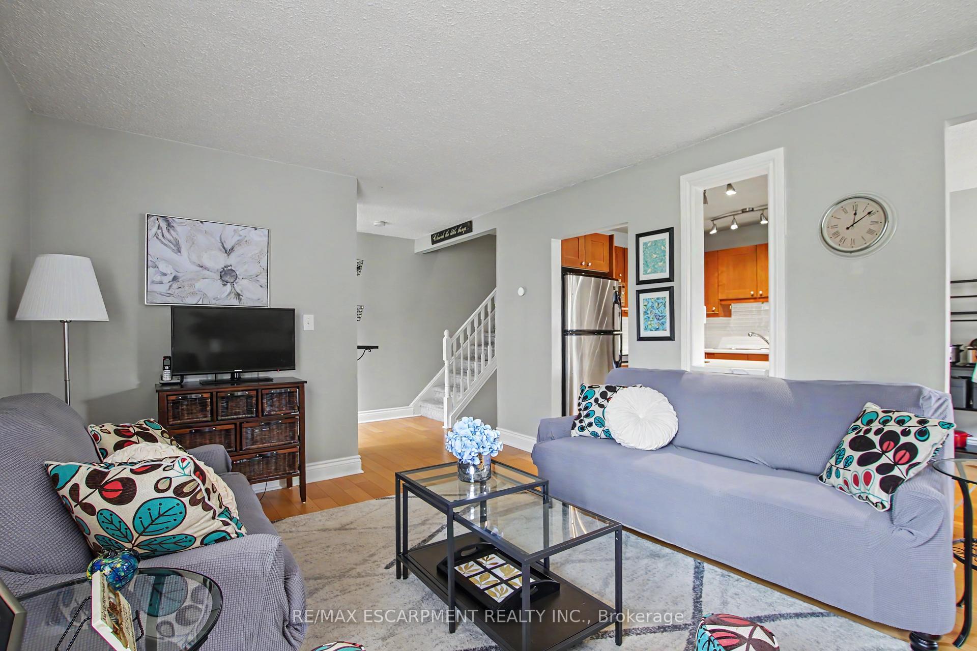 Photo 6 of Unit 4, 661 Francis Road, Burlington, LaSalle — HOMEH