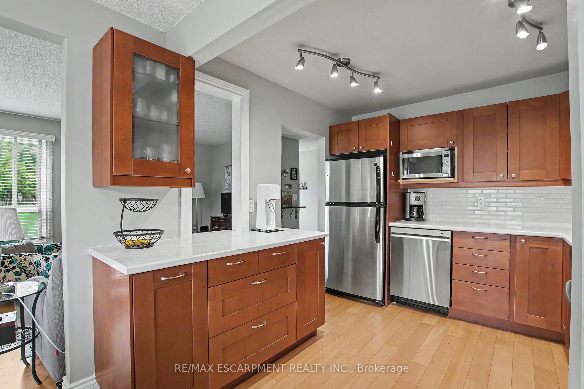Photo 8 of Unit 4, 661 Francis Road, Burlington, LaSalle — HOMEH